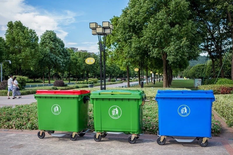 Outdoor plastic garbage bins used in public areas to maintain cleanliness Outdoor plastic garbage bins used in public areas to maintain cleanliness